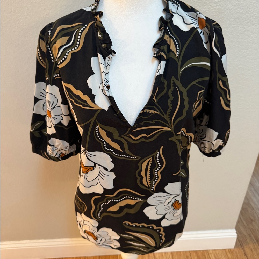 Ann Taylor Black Floral V-Neck Puff Sleeve Top
